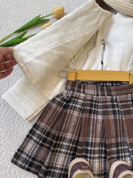 سه تیکه کت و دامن مارال شارژ